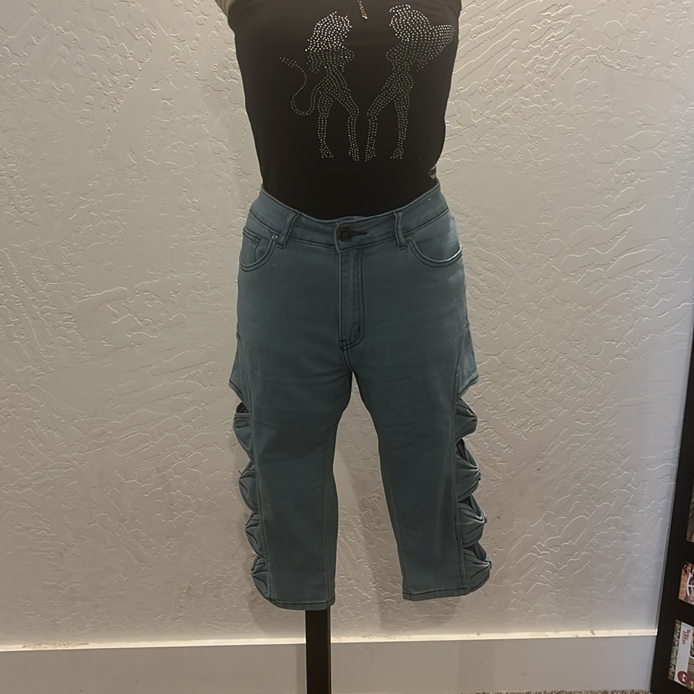 Capris pants - Picture 2 of 3